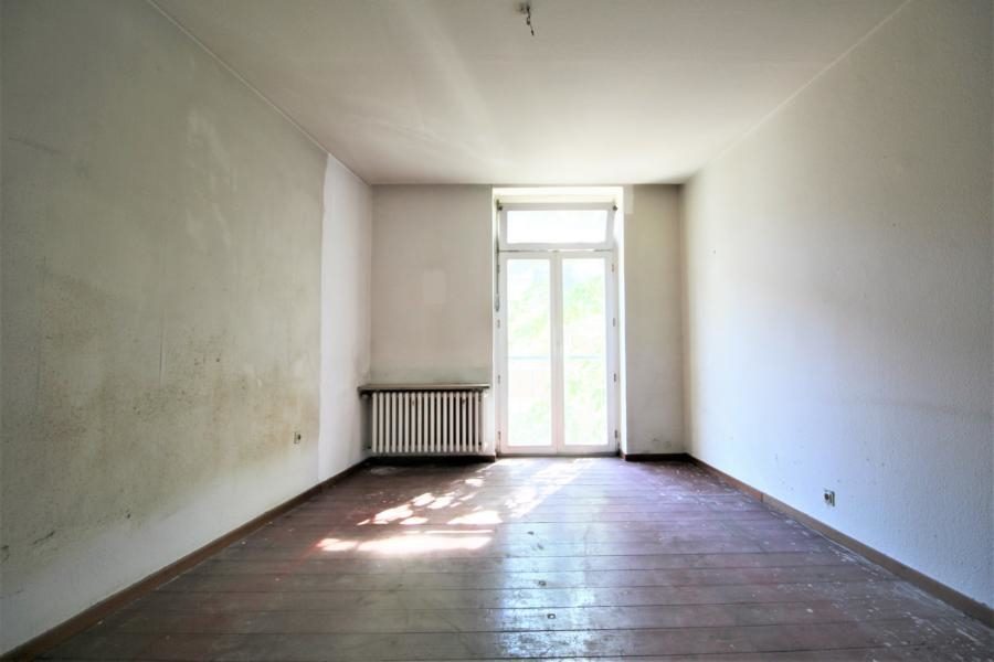 Immobilienangebot - Düsseldorf - Alle - Oberbilk: Sanierungsbedürftige 2-Zimmerwohnung mit Balkon in zentraler Lage