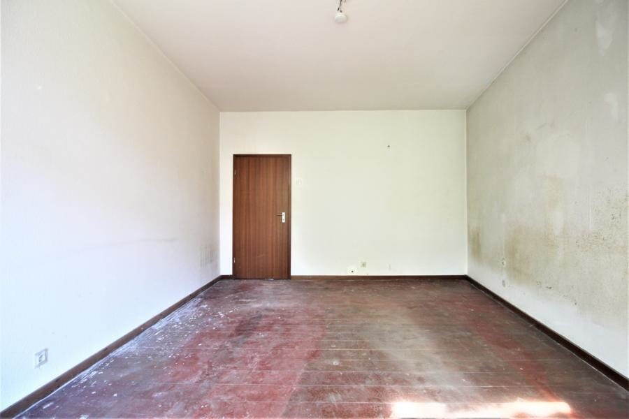 Immobilienangebot - Düsseldorf - Alle - Oberbilk: Sanierungsbedürftige 2-Zimmerwohnung mit Balkon in zentraler Lage