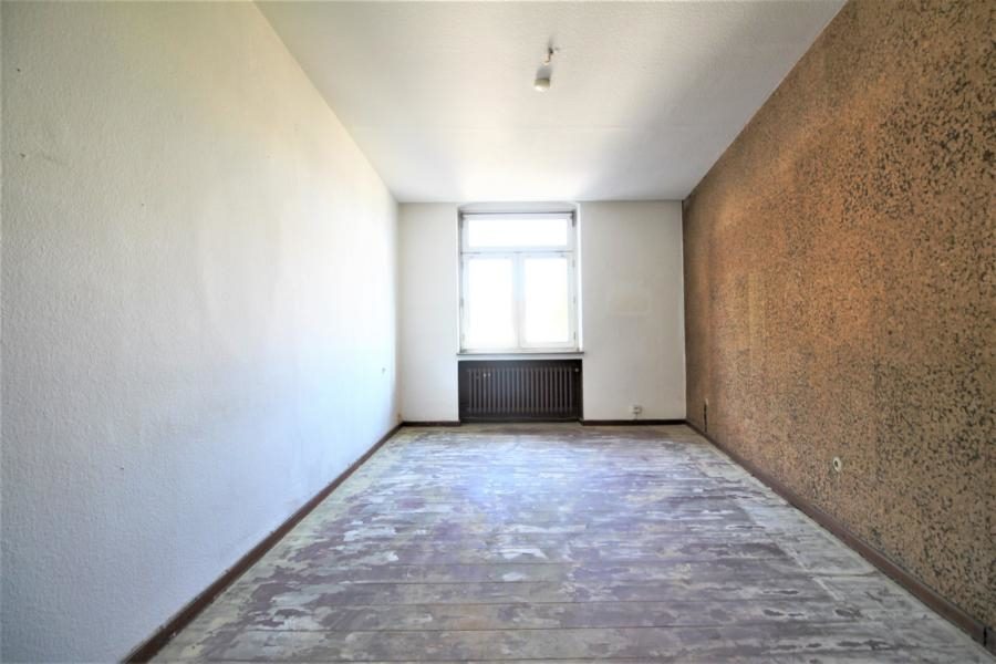 Immobilienangebot - Düsseldorf - Alle - Oberbilk: Sanierungsbedürftige 2-Zimmerwohnung mit Balkon in zentraler Lage