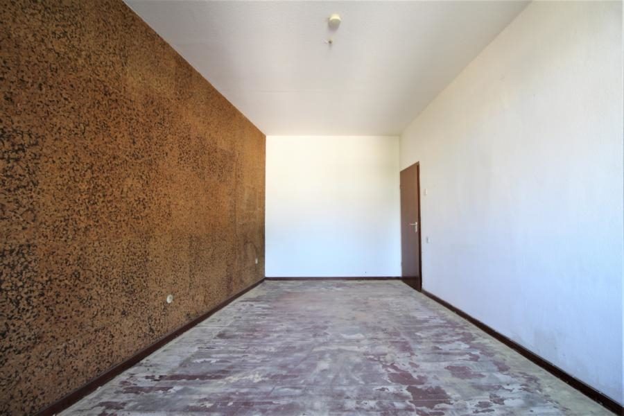Immobilienangebot - Düsseldorf - Alle - Oberbilk: Sanierungsbedürftige 2-Zimmerwohnung mit Balkon in zentraler Lage