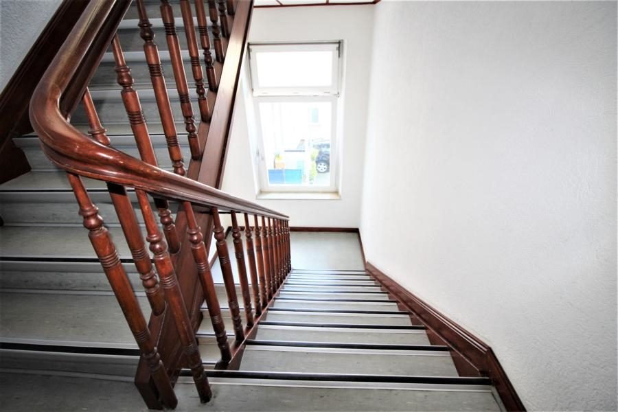 Immobilienangebot - Düsseldorf - Alle - Oberbilk: Sanierungsbedürftige 2-Zimmerwohnung mit Balkon in zentraler Lage