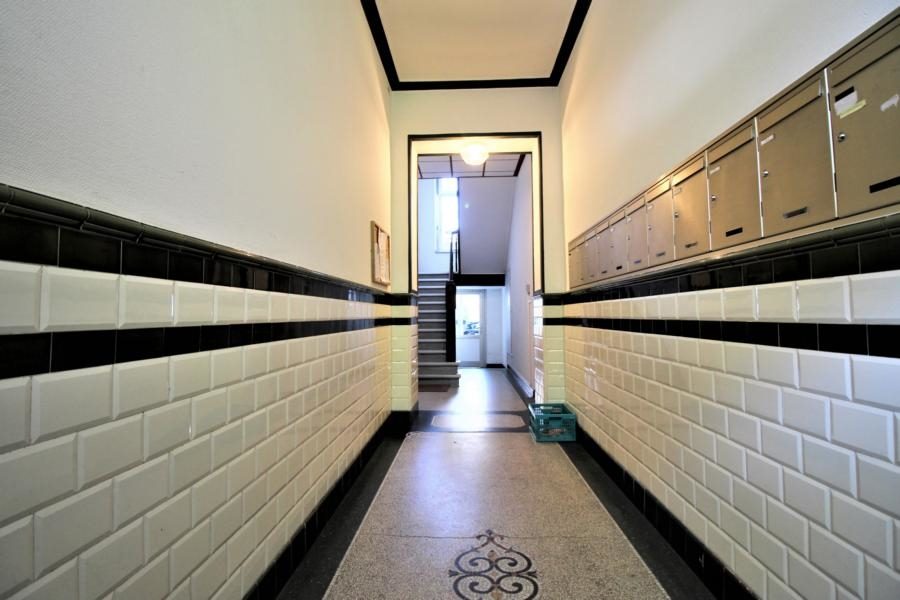 Immobilienangebot - Düsseldorf - Alle - Oberbilk: Sanierungsbedürftige 2-Zimmerwohnung mit Balkon in zentraler Lage