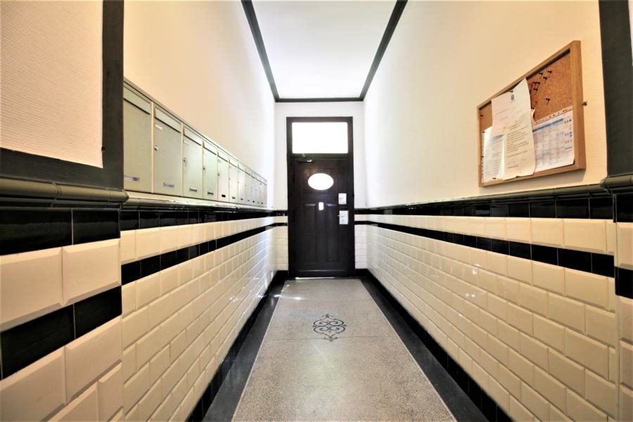 Immobilienangebot - Düsseldorf - Alle - Oberbilk: Sanierungsbedürftige 2-Zimmerwohnung mit Balkon in zentraler Lage