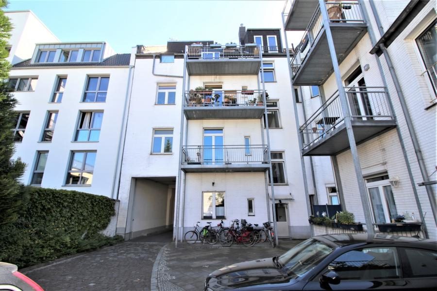 Immobilienangebot - Düsseldorf - Alle - Oberbilk: Sanierungsbedürftige 2-Zimmerwohnung mit Balkon in zentraler Lage