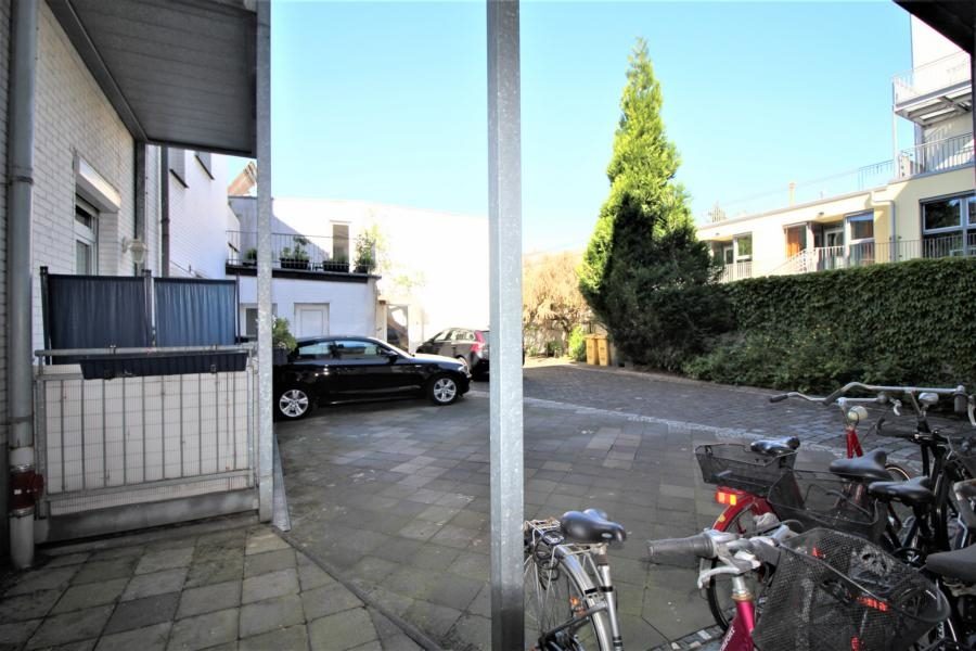 Immobilienangebot - Düsseldorf - Alle - Oberbilk: Sanierungsbedürftige 2-Zimmerwohnung mit Balkon in zentraler Lage