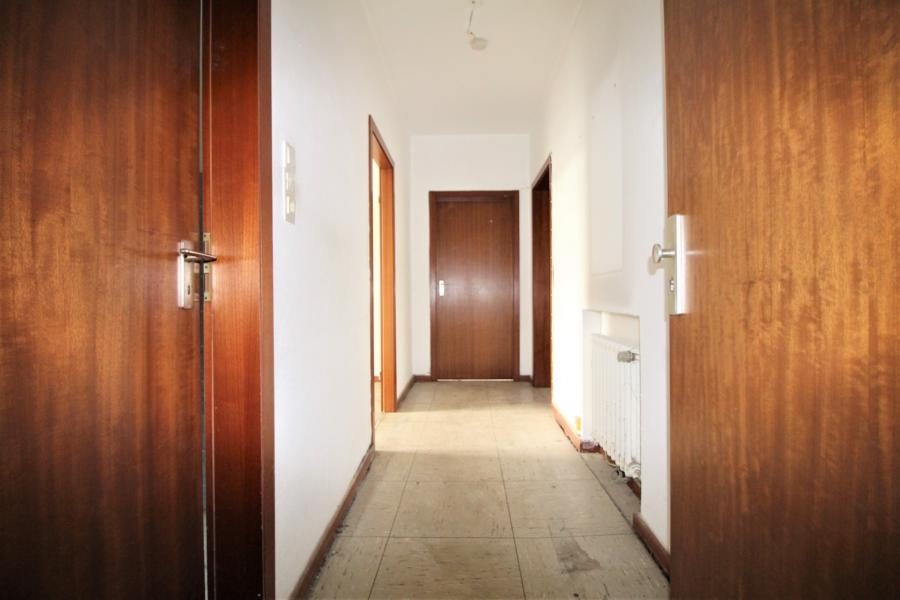 Immobilienangebot - Düsseldorf - Alle - Oberbilk: Sanierungsbedürftige 2-Zimmerwohnung mit Balkon in zentraler Lage