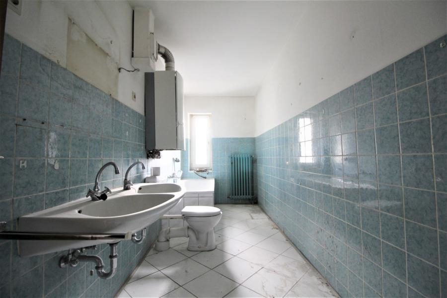 Immobilienangebot - Düsseldorf - Alle - Oberbilk: Sanierungsbedürftige 2-Zimmerwohnung mit Balkon in zentraler Lage