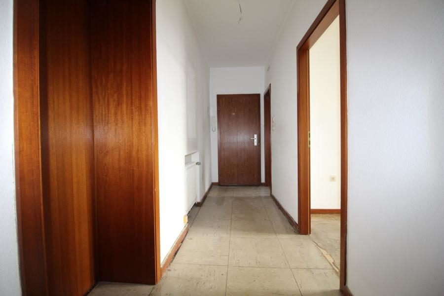Immobilienangebot - Düsseldorf - Alle - Oberbilk: Sanierungsbedürftige 2-Zimmerwohnung mit Balkon in zentraler Lage