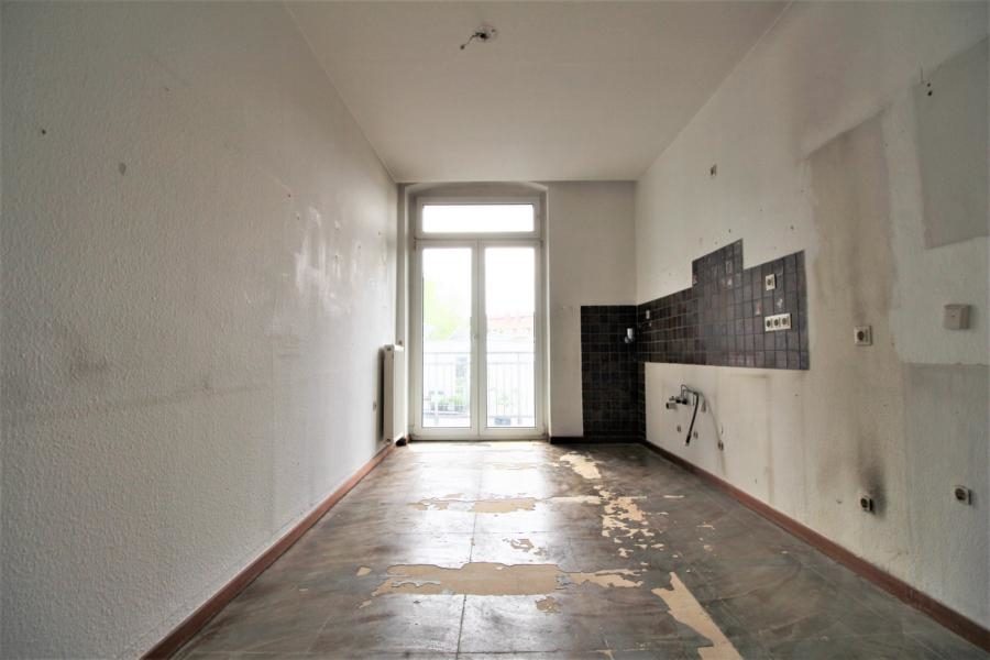 Immobilienangebot - Düsseldorf - Alle - Oberbilk: Sanierungsbedürftige 2-Zimmerwohnung mit Balkon in zentraler Lage