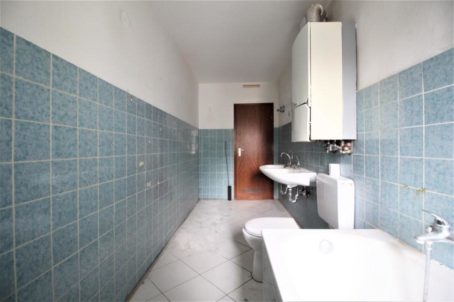 Immobilienangebot - Düsseldorf - Alle - Oberbilk: Sanierungsbedürftige 2-Zimmerwohnung mit Balkon in zentraler Lage