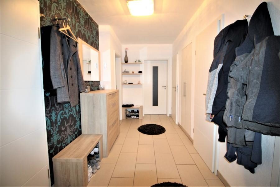 Immobilienangebot - Mönchengladbach - Alle - Attraktive Kapitalanlage: 4 Familienhaus mit großem Garten und 2 Garagen in Rheydt!