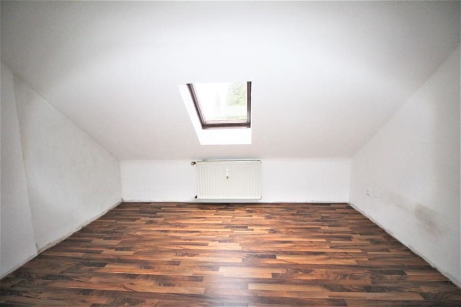 Immobilienangebot - Mönchengladbach - Alle - Attraktive Kapitalanlage: 4 Familienhaus mit großem Garten und 2 Garagen in Rheydt!