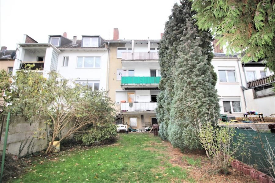 Immobilienangebot - Mönchengladbach - Alle - Attraktive Kapitalanlage: 4 Familienhaus mit großem Garten und 2 Garagen in Rheydt!