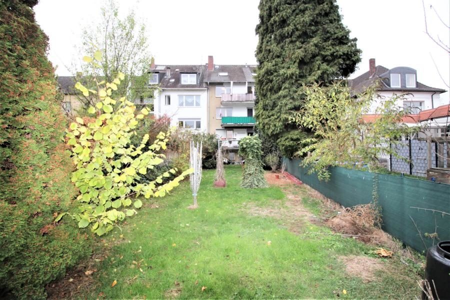 Immobilienangebot - Mönchengladbach - Alle - Attraktive Kapitalanlage: 4 Familienhaus mit großem Garten und 2 Garagen in Rheydt!