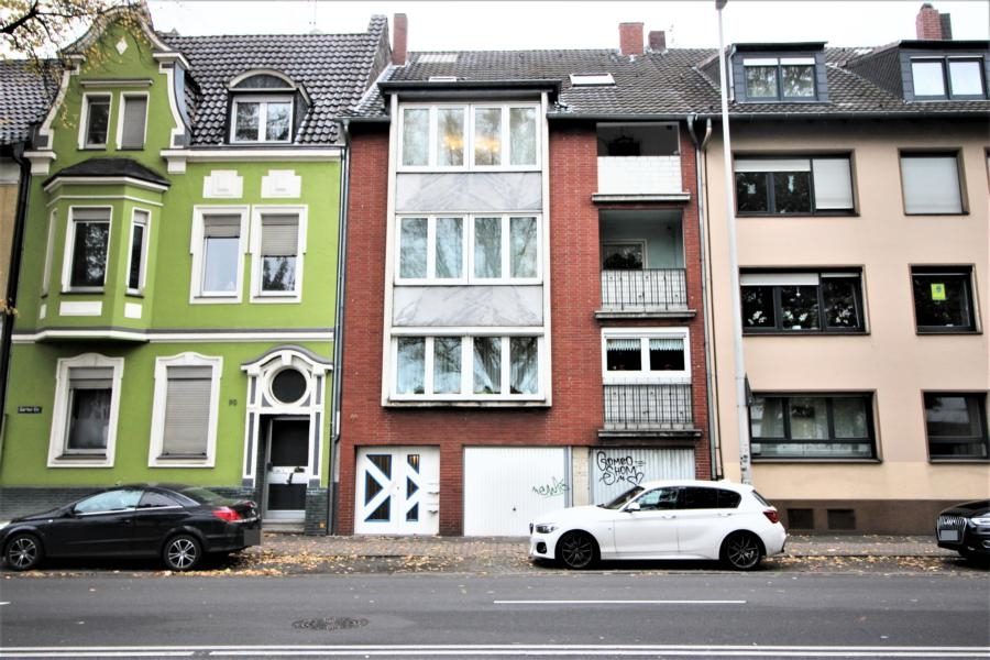Immobilienangebot - Mönchengladbach - Alle - Attraktive Kapitalanlage: 4 Familienhaus mit großem Garten und 2 Garagen in Rheydt!