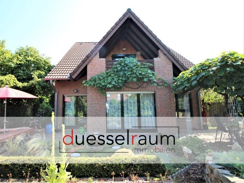 Immobilienangebot - Düsseldorf - Alle - Hellerhof-Ost: Freistehendes und verklinkertes Einfamilienhaus mit großem Garten