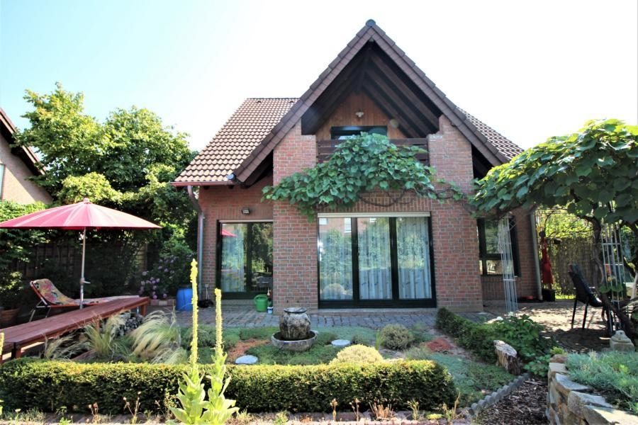 Immobilienangebot - Düsseldorf - Alle - Hellerhof-Ost: Freistehendes und verklinkertes Einfamilienhaus mit großem Garten