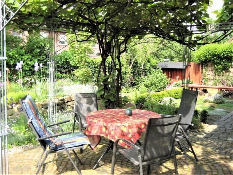 Immobilienangebot - Düsseldorf - Alle - Hellerhof-Ost: Freistehendes und verklinkertes Einfamilienhaus mit großem Garten