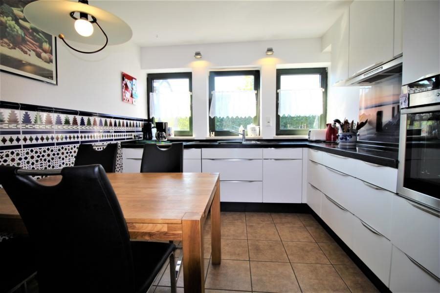Immobilienangebot - Düsseldorf - Alle - Hellerhof-Ost: Freistehendes und verklinkertes Einfamilienhaus mit großem Garten