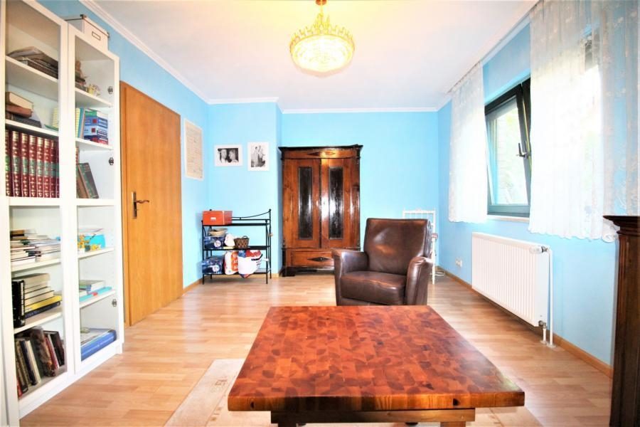 Immobilienangebot - Düsseldorf - Alle - Hellerhof-Ost: Freistehendes und verklinkertes Einfamilienhaus mit großem Garten