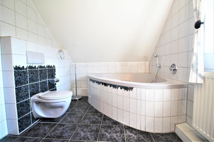 Immobilienangebot - Düsseldorf - Alle - Hellerhof-Ost: Freistehendes und verklinkertes Einfamilienhaus mit großem Garten