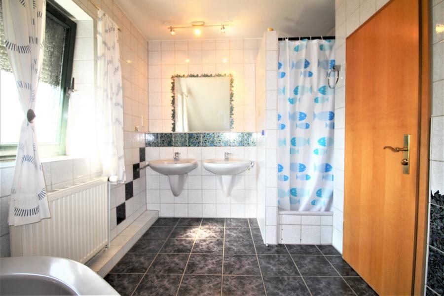 Immobilienangebot - Düsseldorf - Alle - Hellerhof-Ost: Freistehendes und verklinkertes Einfamilienhaus mit großem Garten
