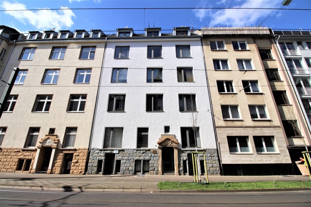 Immobilienangebot - Düsseldorf - Alle - Friedrichstadt: schöne 3,5 - Zimmer- Altbau Maisonettewohnung mit Dachterrasse in zentraler Lage