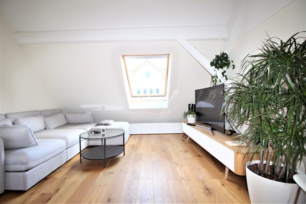 Immobilienangebot - Düsseldorf - Alle - Friedrichstadt: schöne 3,5 - Zimmer- Altbau Maisonettewohnung mit Dachterrasse in zentraler Lage