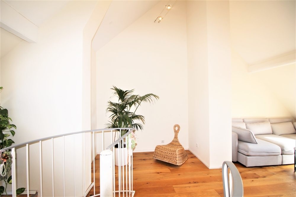 Immobilienangebot - Düsseldorf - Alle - Friedrichstadt: schöne 3,5 - Zimmer- Altbau Maisonettewohnung mit Dachterrasse in zentraler Lage