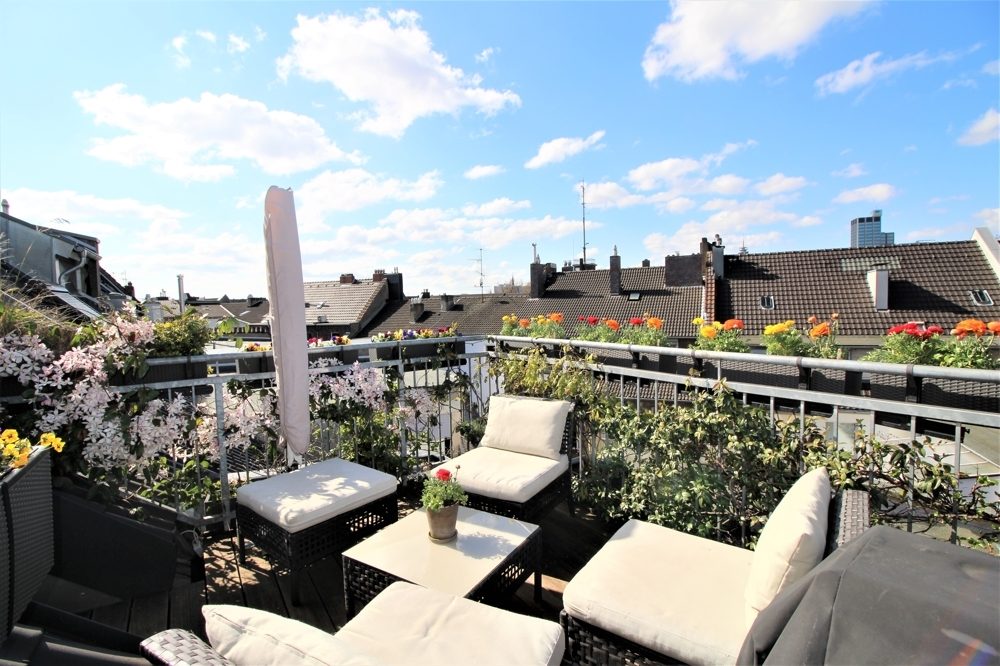 Immobilienangebot - Düsseldorf - Alle - Friedrichstadt: schöne 3,5 - Zimmer- Altbau Maisonettewohnung mit Dachterrasse in zentraler Lage