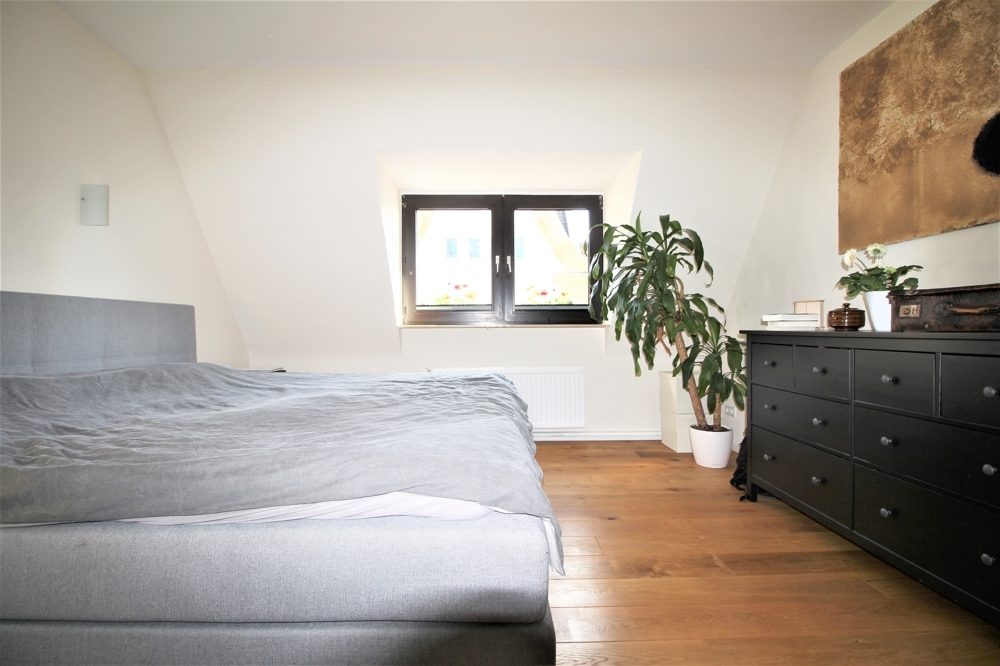 Immobilienangebot - Düsseldorf - Alle - Friedrichstadt: schöne 3,5 - Zimmer- Altbau Maisonettewohnung mit Dachterrasse in zentraler Lage
