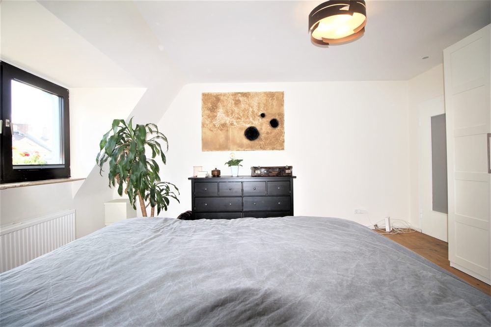 Immobilienangebot - Düsseldorf - Alle - Friedrichstadt: schöne 3,5 - Zimmer- Altbau Maisonettewohnung mit Dachterrasse in zentraler Lage