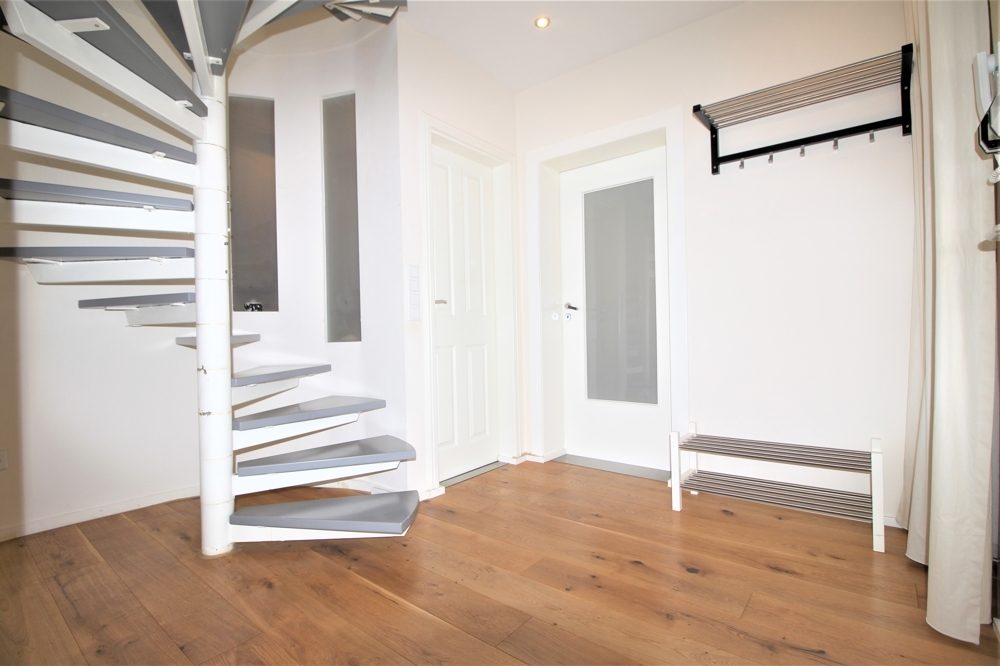Immobilienangebot - Düsseldorf - Alle - Friedrichstadt: schöne 3,5 - Zimmer- Altbau Maisonettewohnung mit Dachterrasse in zentraler Lage