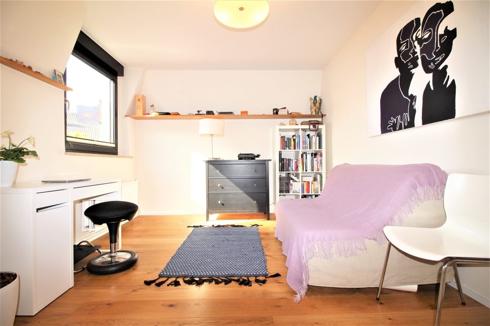 Immobilienangebot - Düsseldorf - Alle - Friedrichstadt: schöne 3,5 - Zimmer- Altbau Maisonettewohnung mit Dachterrasse in zentraler Lage