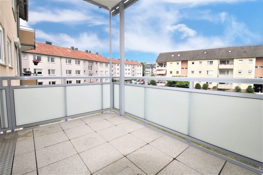 Immobilienangebot - Düsseldorf / Unterrath - Alle - Unterrath: Sanierungsbedürftige 2 Zimmerwohnung mit Balkon in ruhiger Lage