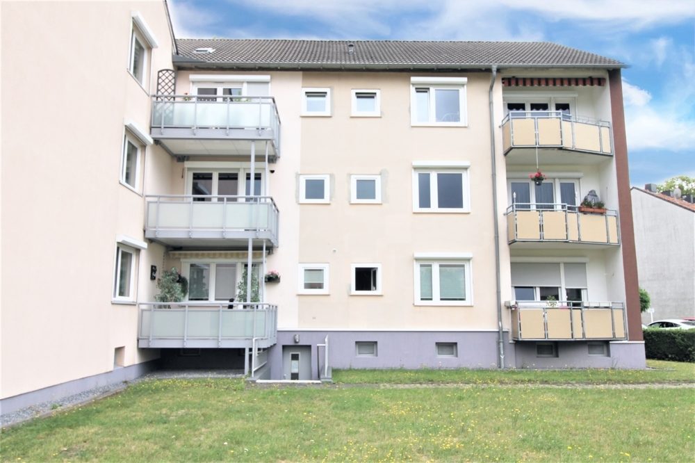 Immobilienangebot - Düsseldorf / Unterrath - Alle - Unterrath: Sanierungsbedürftige 2 Zimmerwohnung mit Balkon in ruhiger Lage