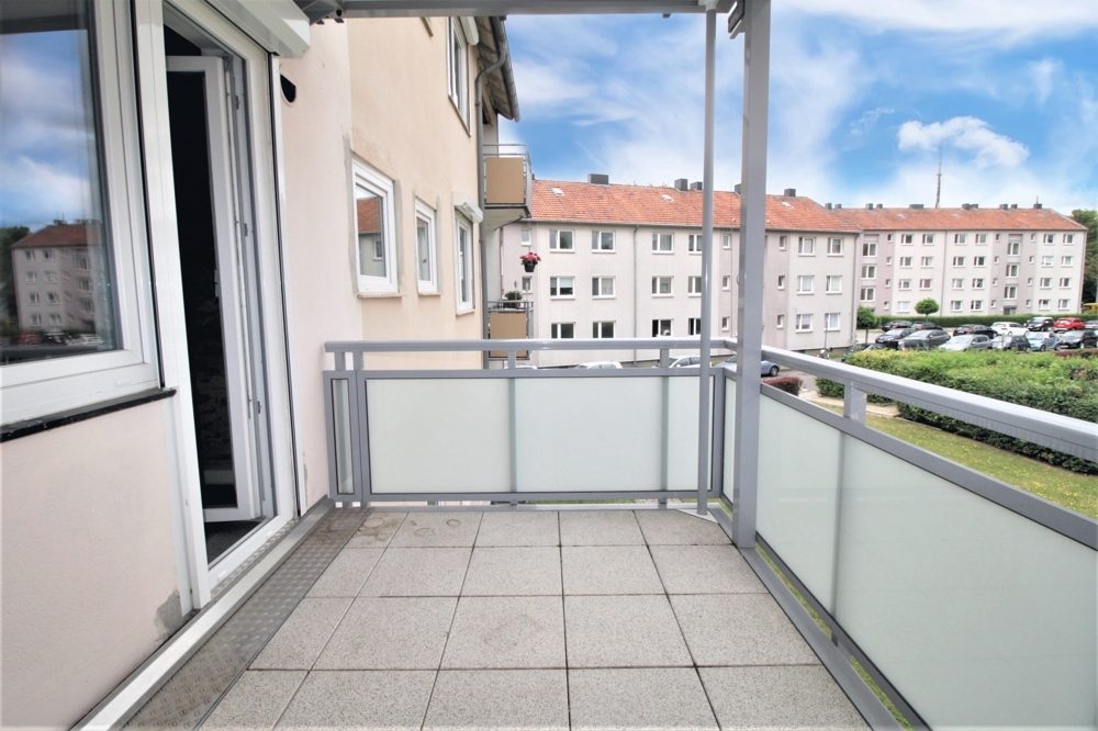 Immobilienangebot - Düsseldorf / Unterrath - Alle - Unterrath: Sanierungsbedürftige 2 Zimmerwohnung mit Balkon in ruhiger Lage