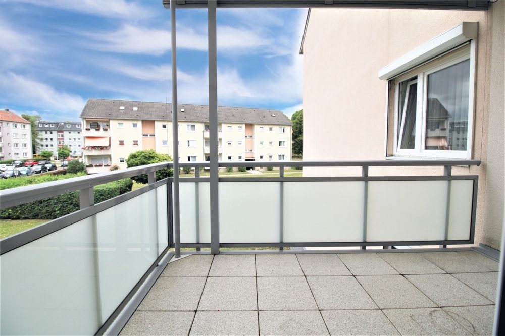 Immobilienangebot - Düsseldorf / Unterrath - Alle - Unterrath: Sanierungsbedürftige 2 Zimmerwohnung mit Balkon in ruhiger Lage