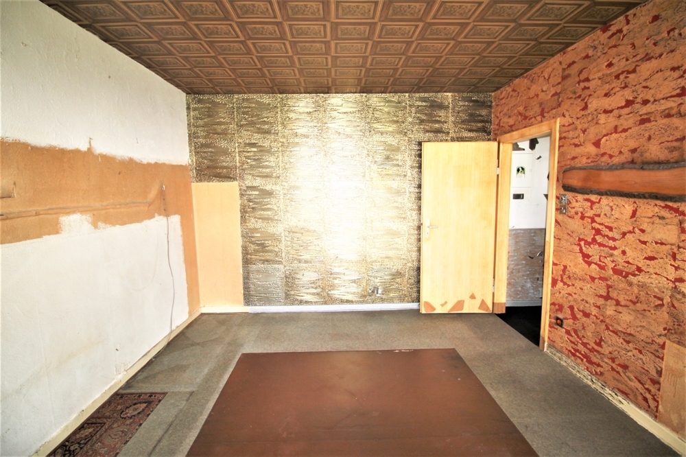 Immobilienangebot - Düsseldorf / Unterrath - Alle - Unterrath: Sanierungsbedürftige 2 Zimmerwohnung mit Balkon in ruhiger Lage