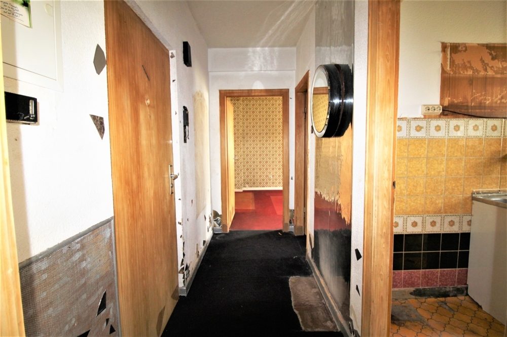Immobilienangebot - Düsseldorf / Unterrath - Alle - Unterrath: Sanierungsbedürftige 2 Zimmerwohnung mit Balkon in ruhiger Lage