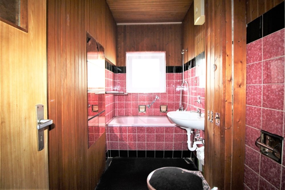 Immobilienangebot - Düsseldorf / Unterrath - Alle - Unterrath: Sanierungsbedürftige 2 Zimmerwohnung mit Balkon in ruhiger Lage