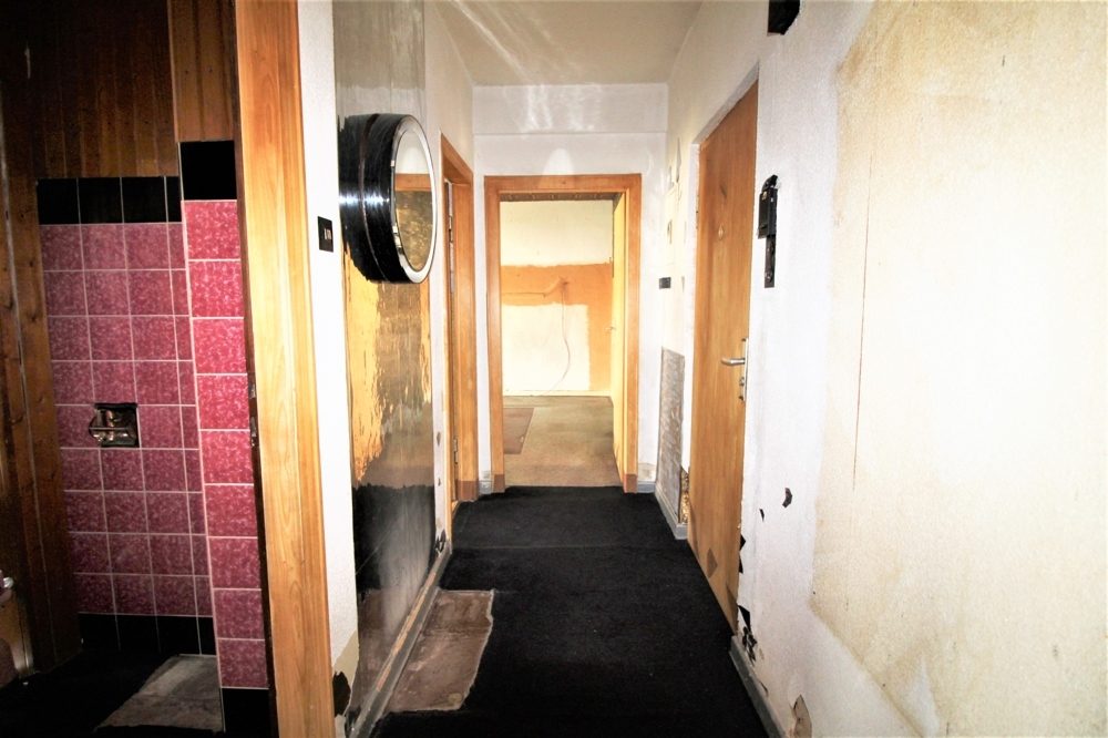 Immobilienangebot - Düsseldorf / Unterrath - Alle - Unterrath: Sanierungsbedürftige 2 Zimmerwohnung mit Balkon in ruhiger Lage