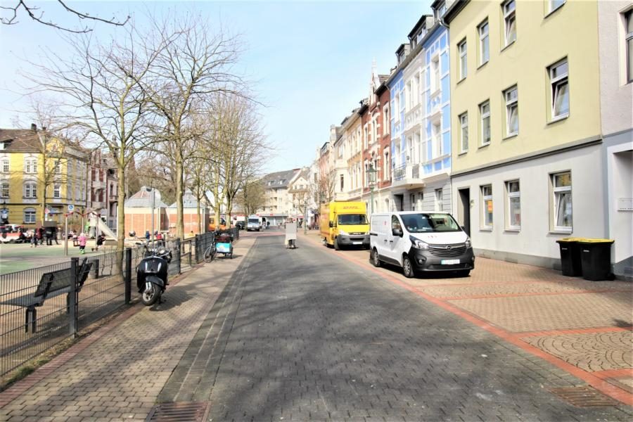 Immobilienangebot - Düsseldorf - Alle - Getrudisplatz: Wohn- und Geschäftshaus mit attraktiver Rendite auf der Top-Einkaufsstraße von Eller
