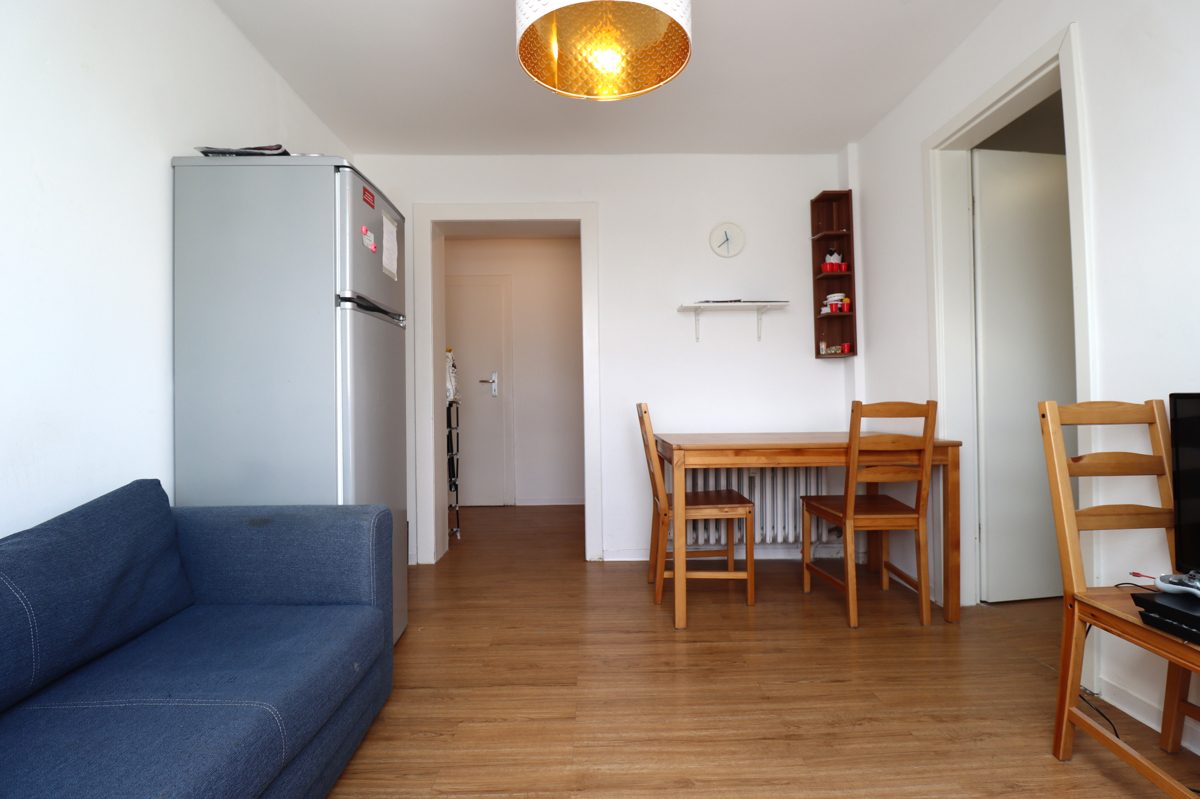 Immobilienangebot - Düsseldorf - Alle - Oberbilk: möblierte und modernisierte 4-Zimmer im DG inkl. Einbauküche in zentraler Lage