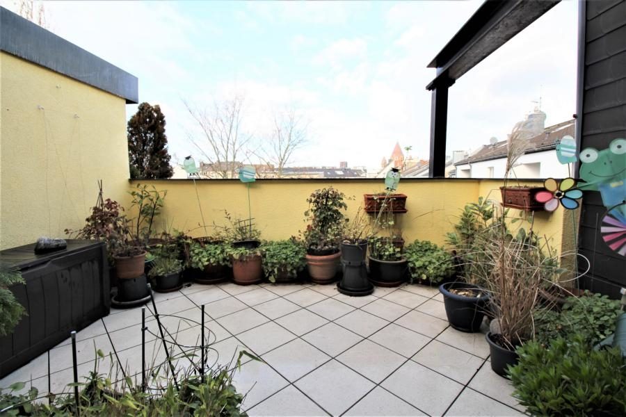 Immobilienangebot - Düsseldorf / Pempelfort - Alle - Pempelfort: attraktive 3-Zimmer-Maisonettewohnung im Dachgeschoss mit Terrasse in sehr guter Lage