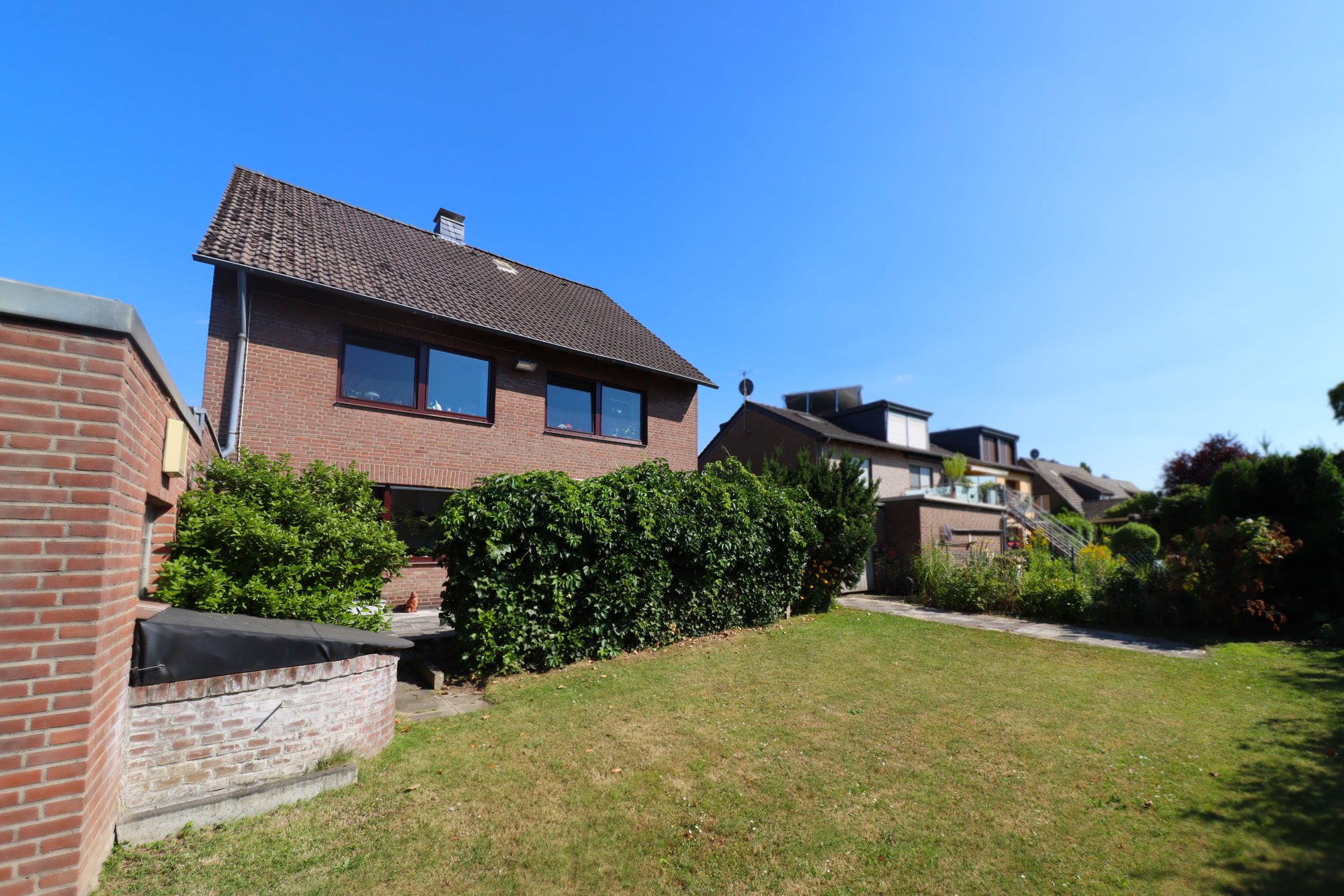 Immobilienangebot - Meerbusch / Lank-Latum - Alle - Lank-Latum: attraktives Dreifamilienhaus mit Garten in ruhiger Lage