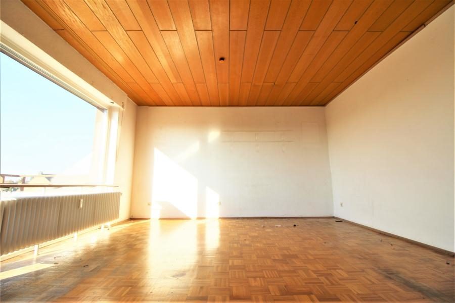 Immobilienangebot - Kaarst - Alle - Attraktiv als Anlage/ für Eigennutzer: Renovierungsbedürftige 3 Zimmer mit Balkon und Garage