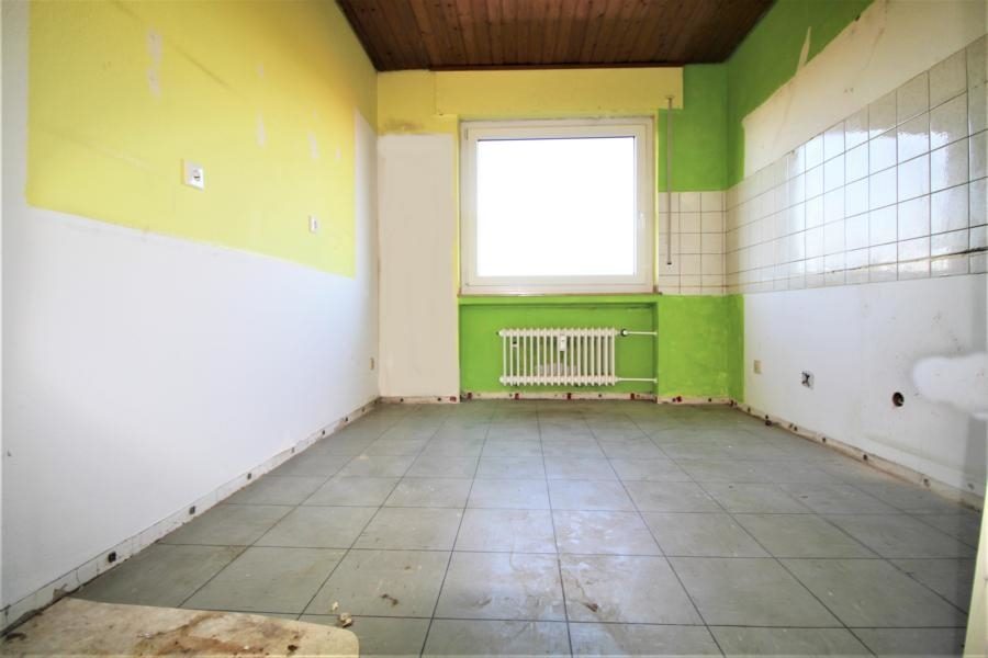 Immobilienangebot - Kaarst - Alle - Attraktiv als Anlage/ für Eigennutzer: Renovierungsbedürftige 3 Zimmer mit Balkon und Garage