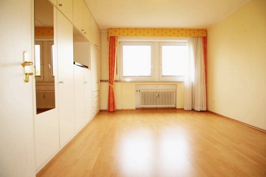 Immobilienangebot - Düsseldorf / Stockum - Alle - Stockum: helle 3 Zimmerwohnung mit großem Sonnenbalkon