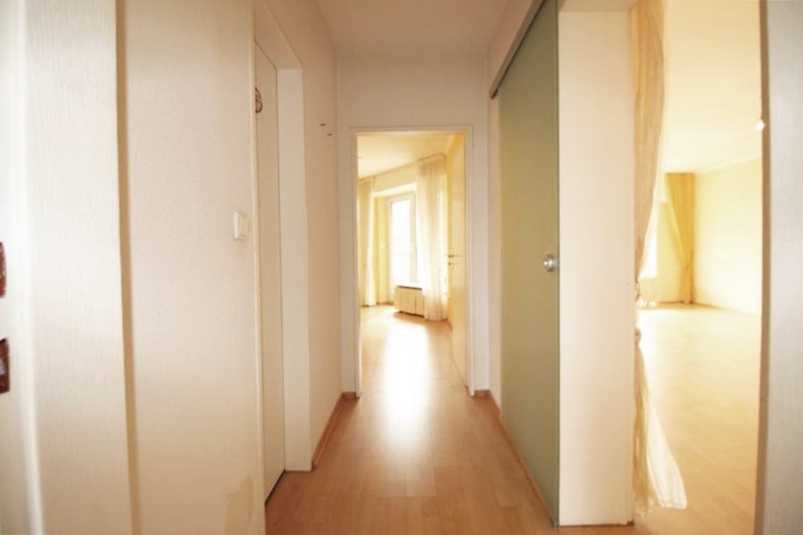 Immobilienangebot - Düsseldorf / Stockum - Alle - Stockum: helle 3 Zimmerwohnung mit großem Sonnenbalkon